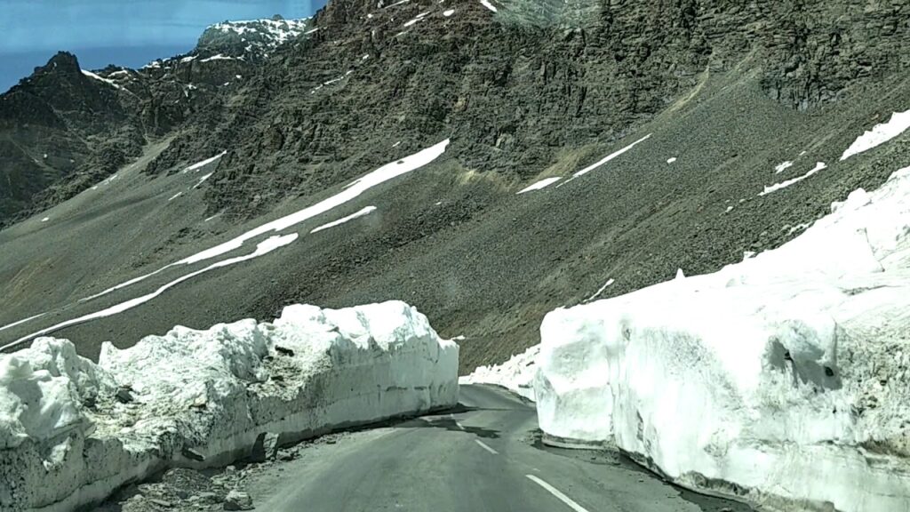 Barachala pass of ladhakh has great procepies and rumors so make saure to visit